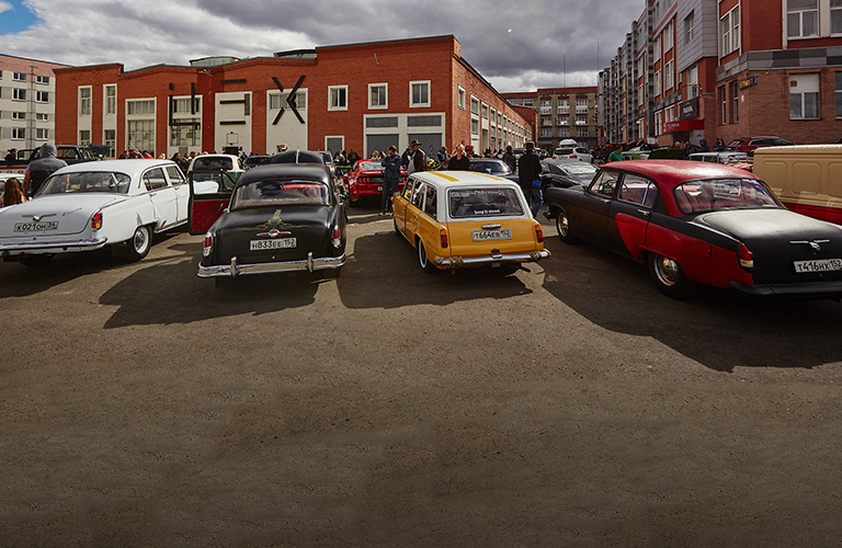 Кастом-рок-н-ролльное безобразие! На Rebel Party во Владимире прошла выставка мотоциклов и машин