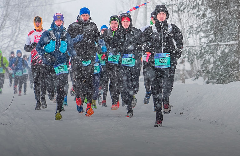 Марафон по сугробам в метель: владимирский трейлраннер оформил чемпионский хет-трик