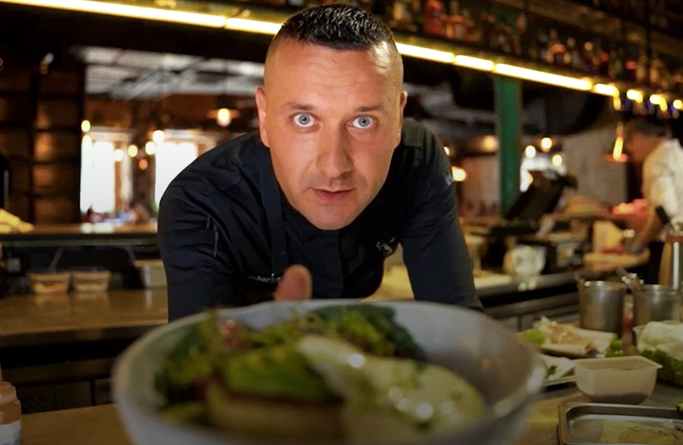 Мишленовские шеф-повара «на колесах» устроили огуречный баттл в Суздале