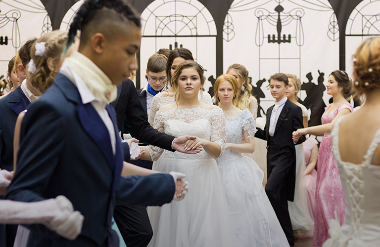 Танцы в костюмах прошлой эпохи, или Пушкинский бал в современной интерпретации