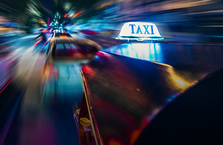 Ежедневные страхи и навязчивые пассажиры: блогер Оксана Никишова о работе в такси