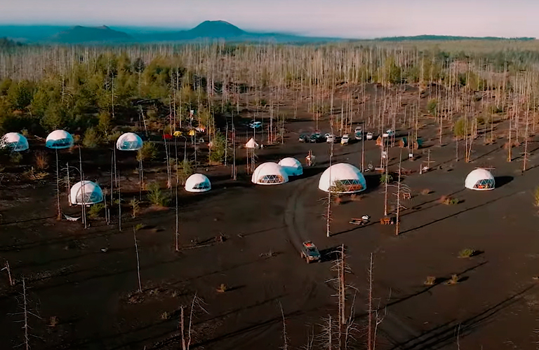 Глэмпинг у вулкана и ранчо на острове: путешественница из Владимира об уникальных турпроектах России