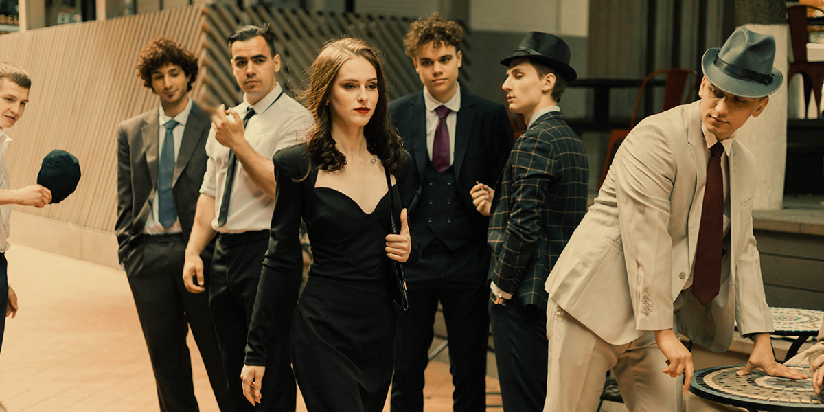 Сильная и независимая в окружении 17 парней, или Владимирский ремейк фильма «Малена»