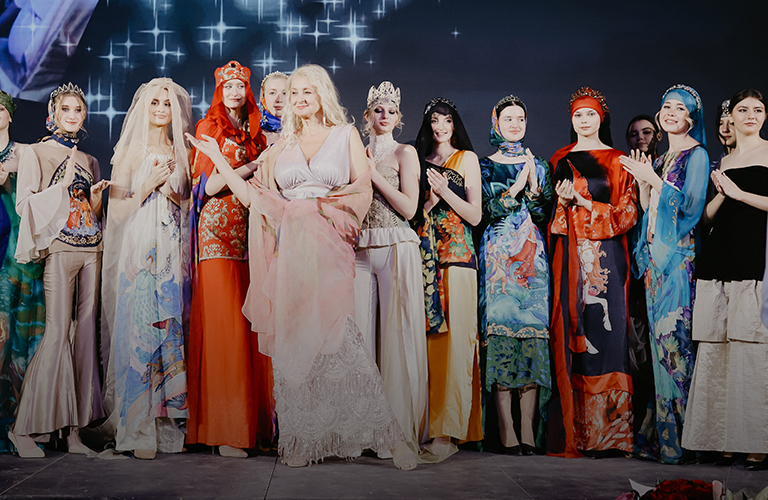 «Это было потрясающе красиво»: на подиум владимирского фэшн-шоу вышли модели от 5 до 72 лет