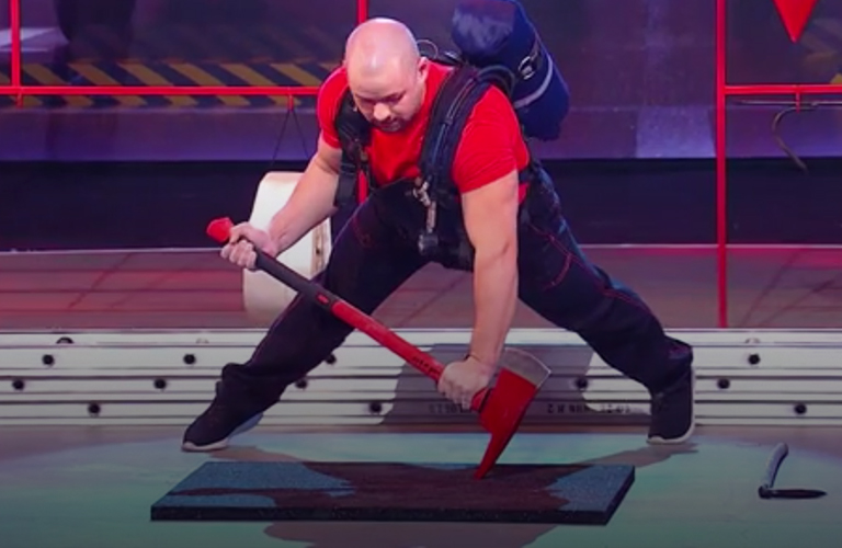 Муромский пожарный продемонстрировал свои умения на шоу «Я почти знаменит»