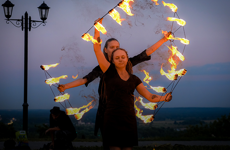 Эффектно зажгли! Фан-дом ARMY BTS VLADIMIR отметил свой день рождения с фаер-шоу