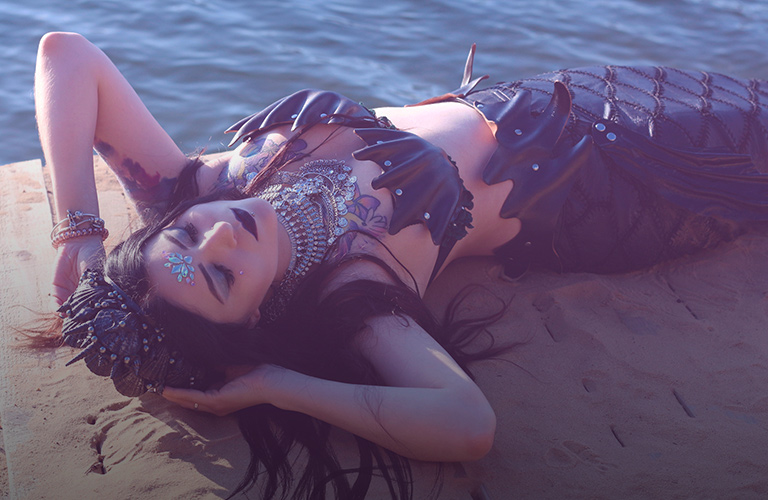 Готичный стендап-комик из Владимира станет участницей «Comedy Баттл»