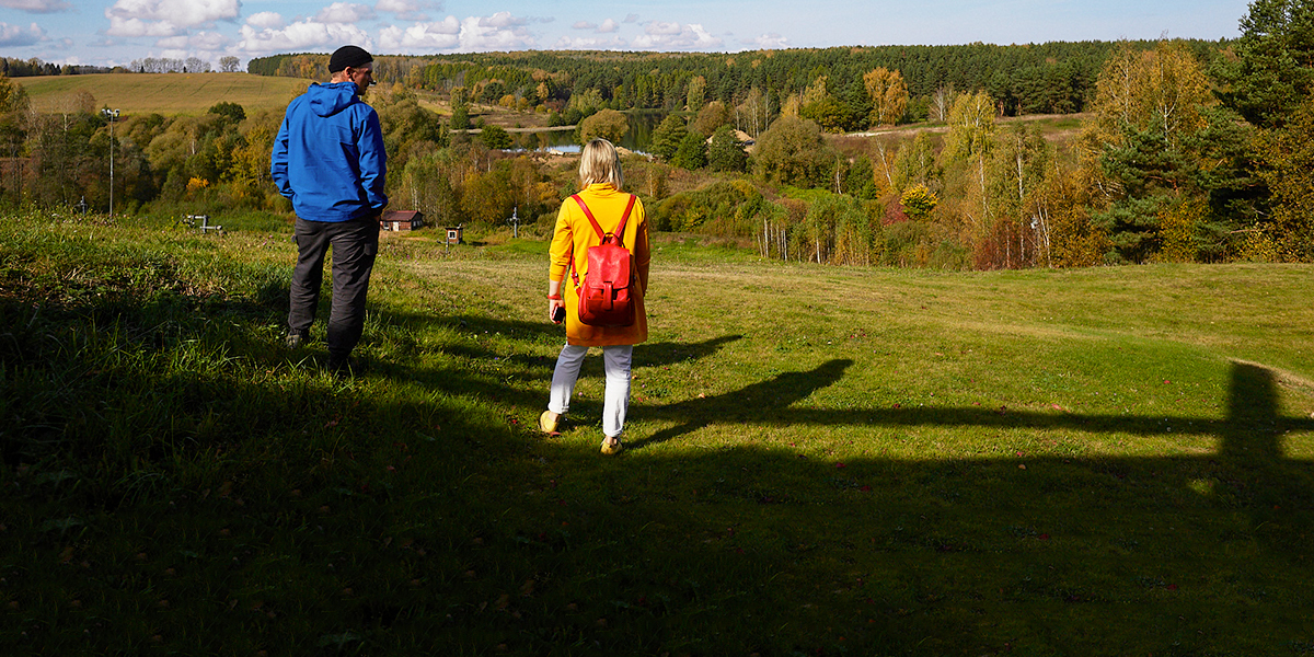 МЮД, которого нет на карте. Экскурсия по поселку Садовому от местного художника