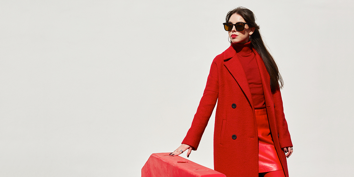 Монохромный красный или фиолетовая экошуба? Весенние look`и визажиста с индивидуальным стилем