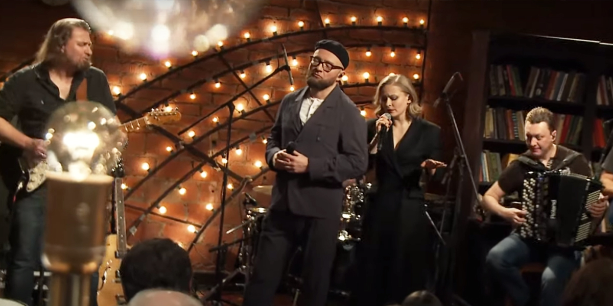 «Рекорд Оркестр» и актриса Юлия Пересильд исполнили песню на немецком языке