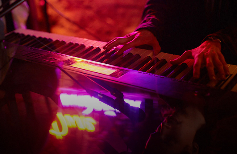 Билли Айлиш, журналистский вейв и школьный панк: 12 внезапных релизов