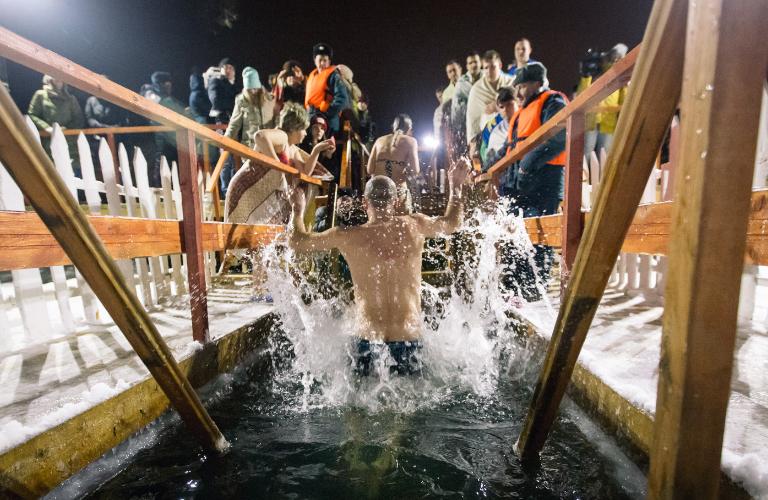 Из тепла да в прорубь! Где и в чем владимирцам окунуться в крещенскую купель?
