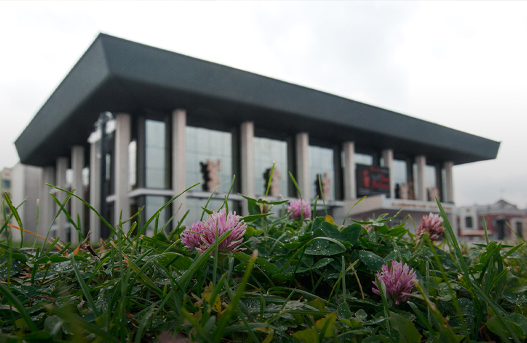 Драмтеатр возвращается с премьерами и приветом от Безрукова