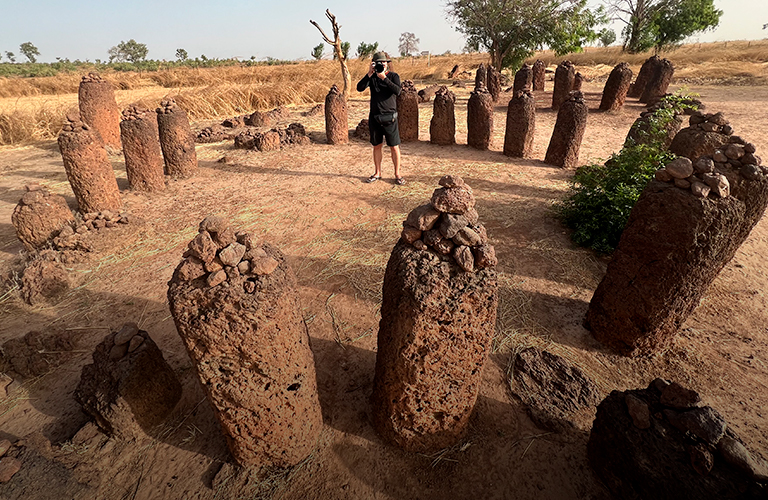 Тревел-журналист из Владимира чуть не стал лакомством для гиены, зато увидел африканский Стоунхендж