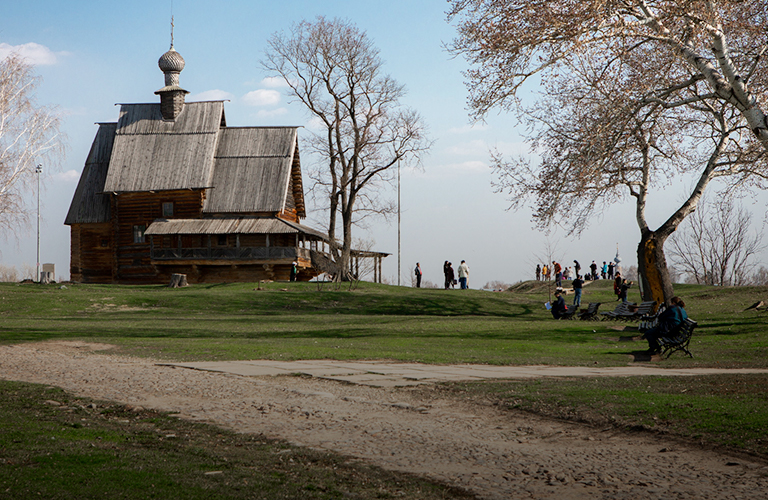 Суздаль становится столицей девичников и модным местом для отдыха у молодежи