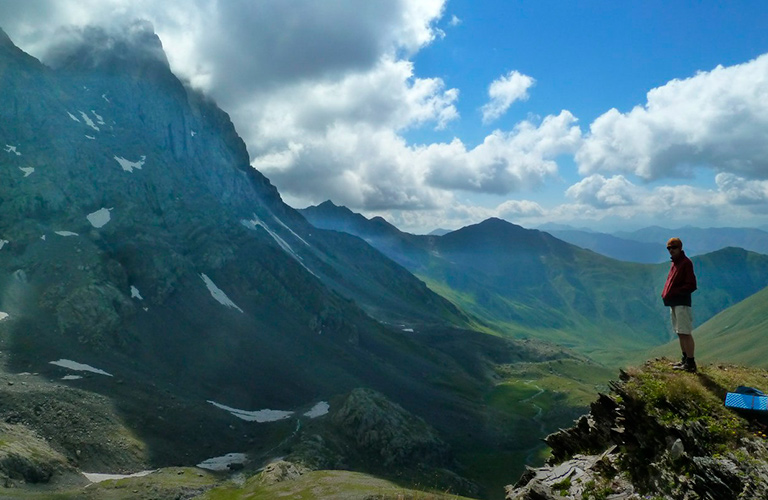 «Самая яркая эмоция — всегда страх». Владимирский скалолаз о подъемах и спусках