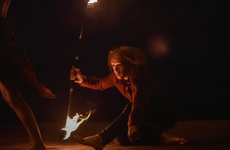 Победитель Всероссийского фестиваля светового шоу о работе с огнем и страхе