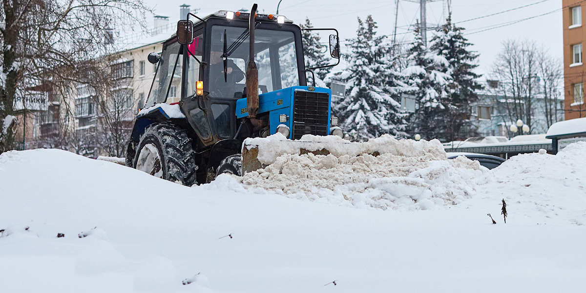 Заваленные парковки, каша во дворах и минус 80 тысяч кубов снега. Владимир разгребает последствия стихии