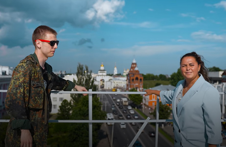 Столичную ведущую youtube-канала прогнали с крыши во Владимире