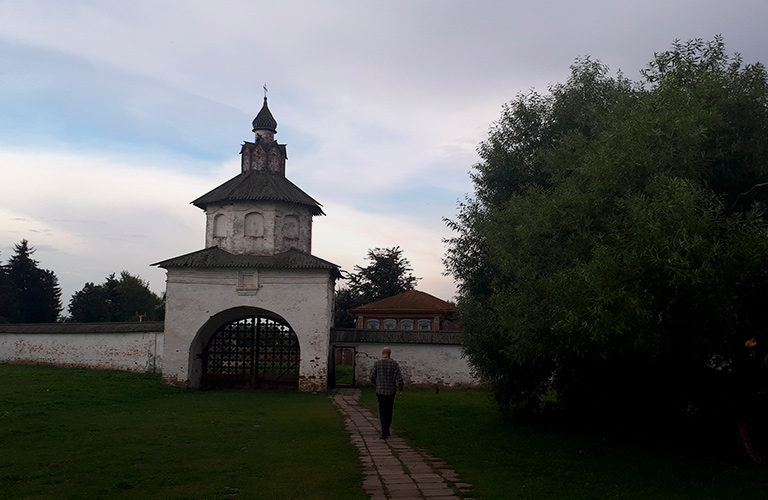 Где в 33-м регионе можно повторить популярный кадр с Пизанской башней?