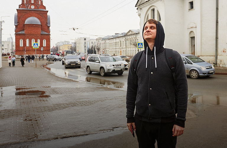 С шутками и без. Прогулка по городу с полуфиналистом «Камеди Баттла» Виталием Косаревым