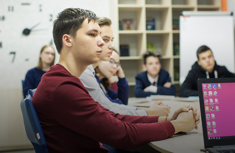 Владимирских школьников и студентов переводят на дистант. Но не всех