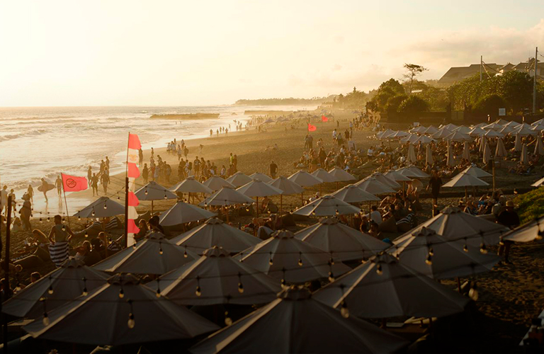 Влюбленные в океан! Серфингистка из Коврова вместе с мужем открыла свое дело на Бали