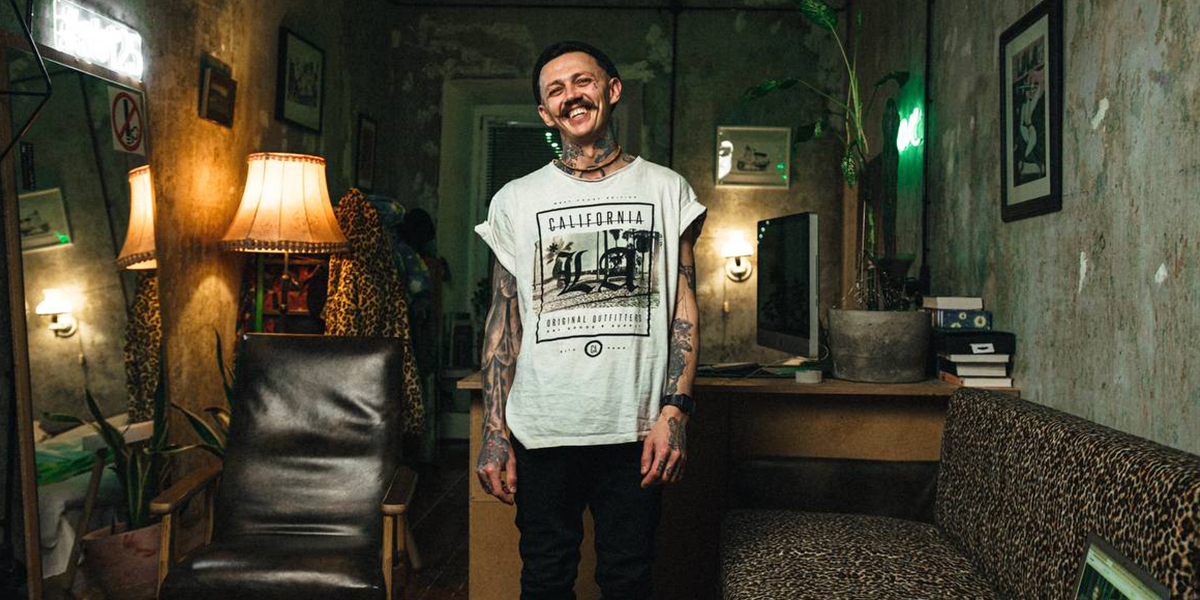 Из заброшенного притона в «богемный лофт»: преображение квартиры в доме у Золотых ворот