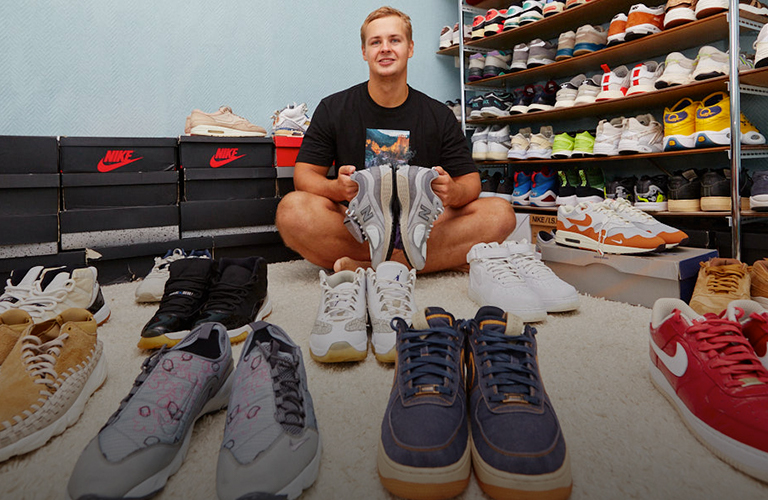 100 пар обуви на один миллион рублей. Коллекция кроссовок сникерхеда из Владимира