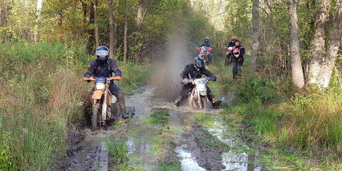 Гонки на эндуро по бездорожью и «лечебной» грязи Владимирской области