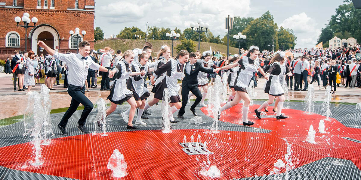 Праздник мокрых маек перед последним звонком!