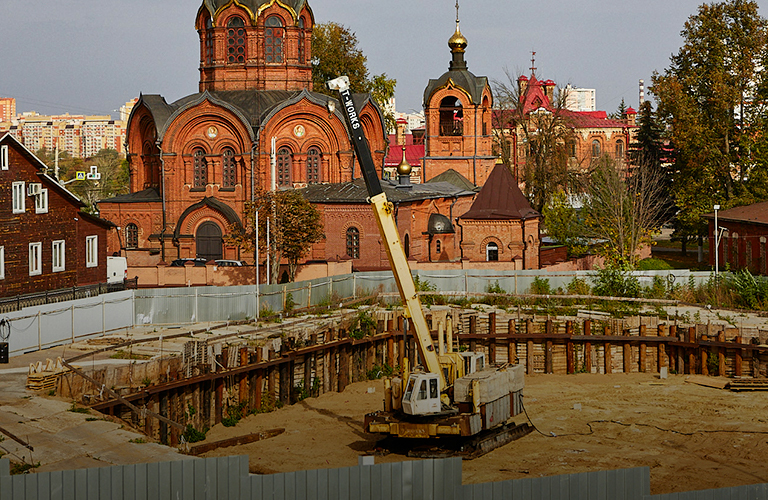 На Студеной Горе возводят шестиэтажный отель со спа-комплексом и витражным остеклением