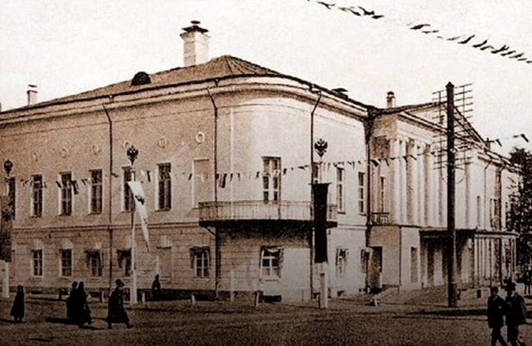 Где во Владимире устраивались самые пышные балы и читал стихи Маяковский