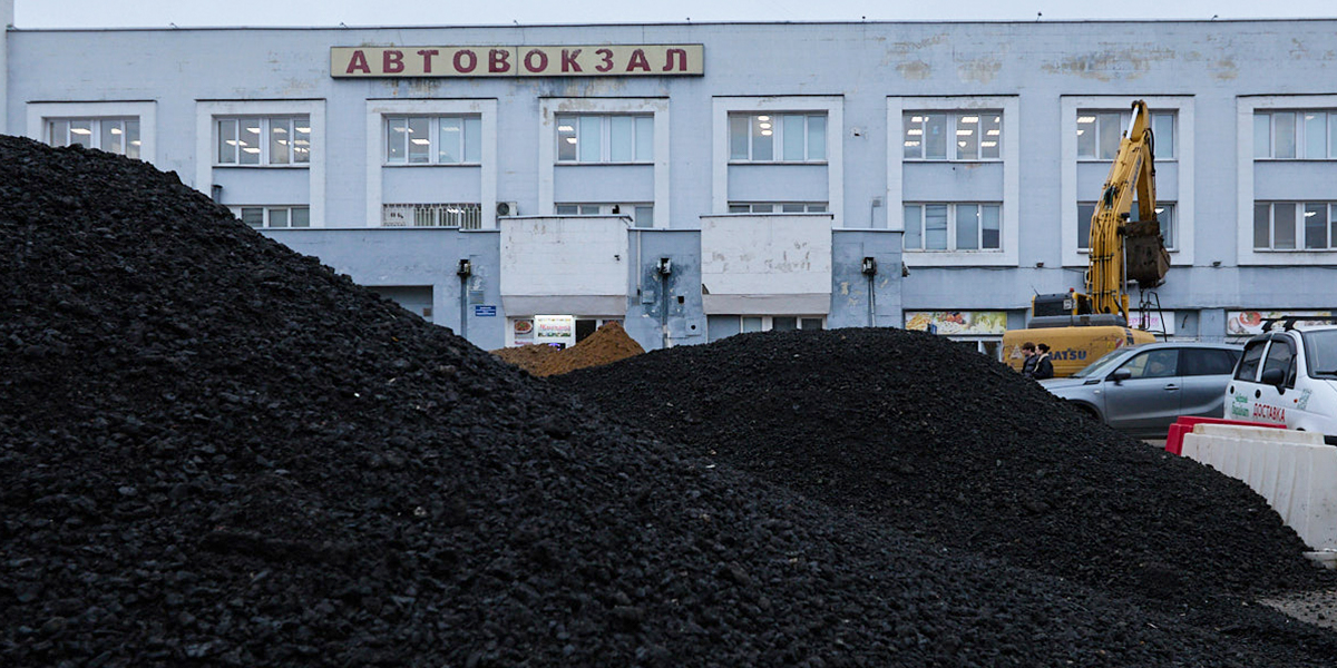 Масштабные раскопки на время превратили Вокзальную площадь в «зону отчуждения»