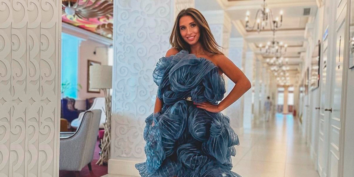 Светские львицы! Девушки из Владимира продемонстрировали свои шикарные вечерние платья