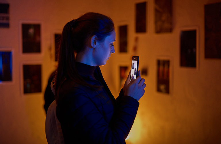 Коллаборация уличного художника и стрит-арт фотографа — выставка «Мимо»