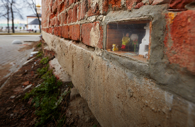 Деревенский домик с печкой. Ищем миниатюру с трогательным сюжетом в центре Суздаля
