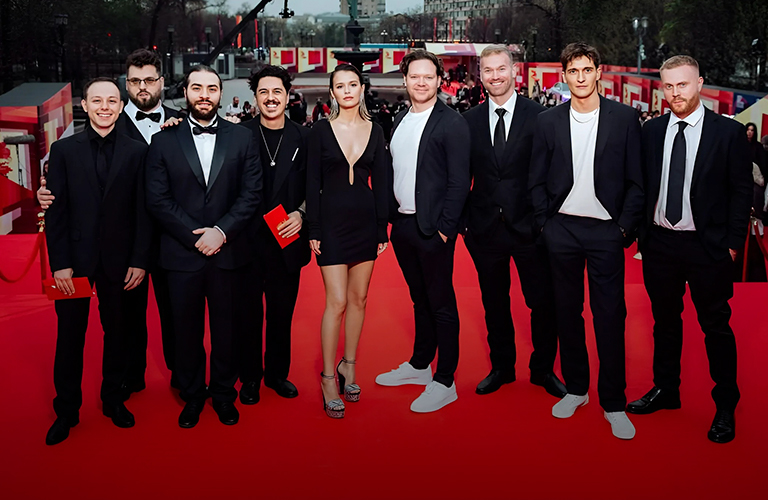 Звезда фильма «Майор Гром» вышла на красную ковровую дорожку в платье от дизайнера из Вязников