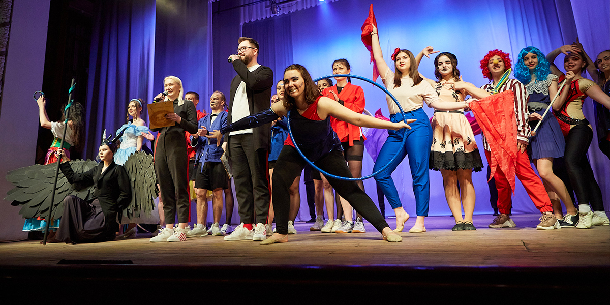 Звездный гала-концерт «Студвесны» ВлГУ: от сказок до настоящей любви