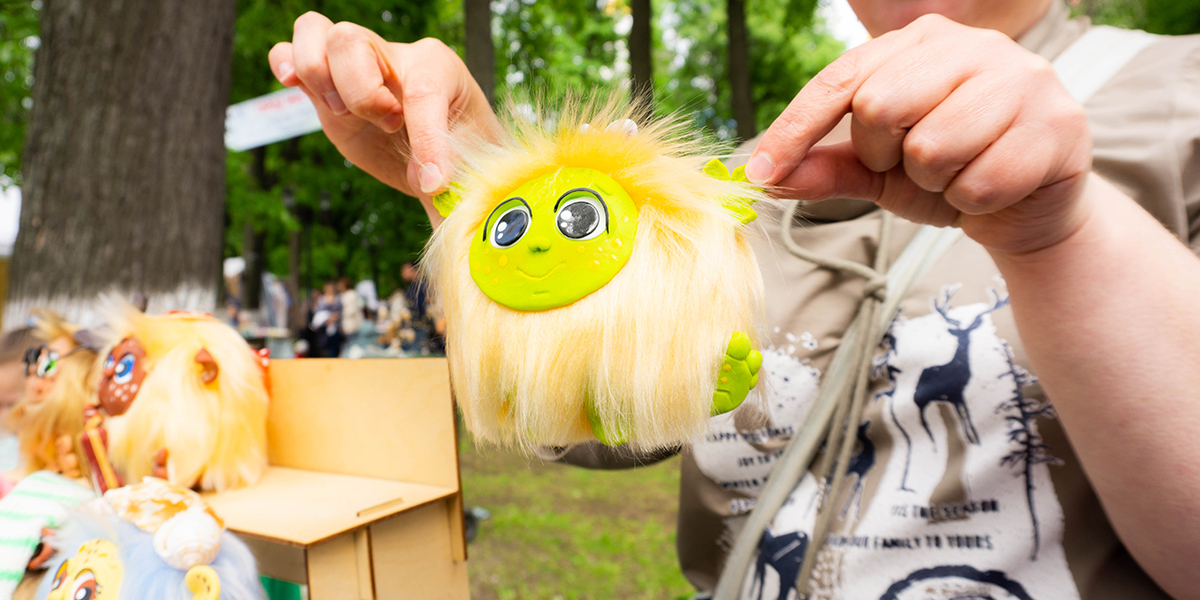 Пряничные поп-иты и вязаные Хагги Вагги: интересные находки на юбилейном фестивале рукоделия