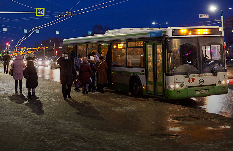 Транспортный коллапс. Разговоры о наболевшем на остановке в час пик
