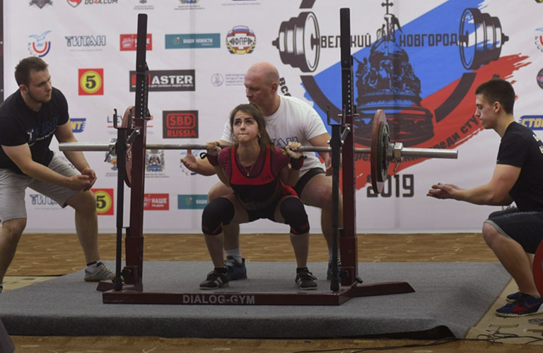 Дюймовочка со штангой: Владимирская студентка установила рекорд на первенстве мира по пауэрлифтингу