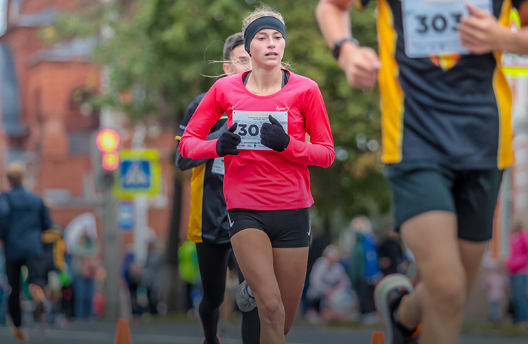 Две тысячи спортсменов из 31 региона страны приняли участие в полумарафоне «Золотые ворота»