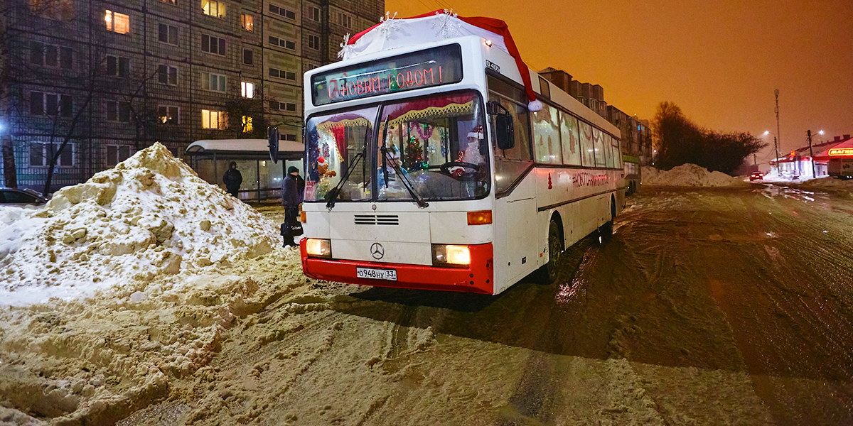 По дорогам Владимира начал курсировать новогодний транспорт