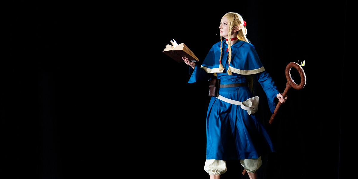 Ешь, или съедят самого! Косплеер из 33-го региона представила героиню аниме на фестивале «Тогучи»