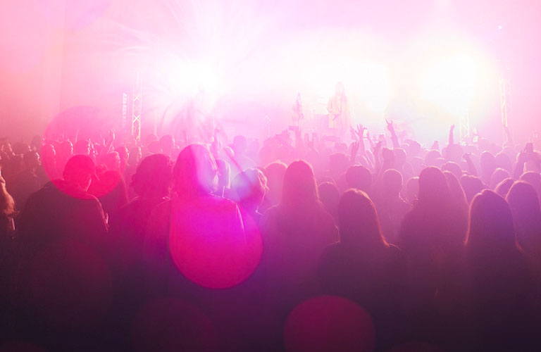 Возвращение ограничений: массовые мероприятия отменяются, но не все!