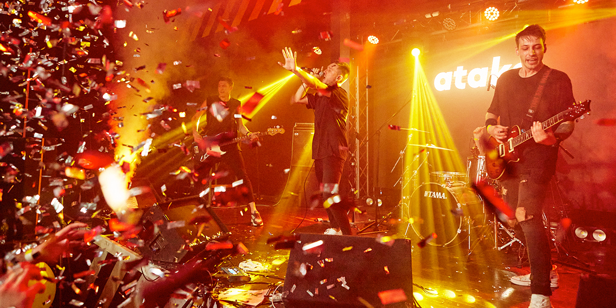 Лазерное шоу, залп из конфетти и татуировки в подарок: фотоотчет с сольника ataka во Владимире