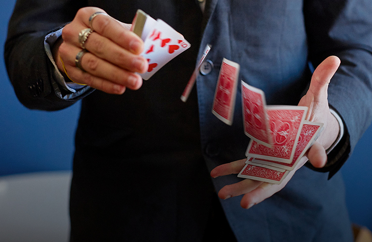 Следите за руками! Владимирец Евгений Кондратьев и секреты российских фокусников