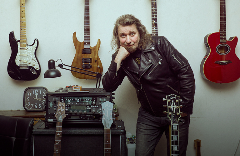 «Никакой коллекции, только рабочий арсенал». Разговор с гитаристом Алексеем Барышевым