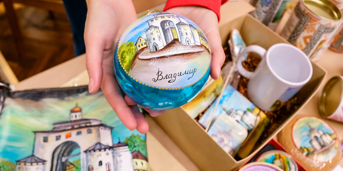 Авторская роспись и пряники с огурцом принесли Владимиру звание города с лучшими сувенирами